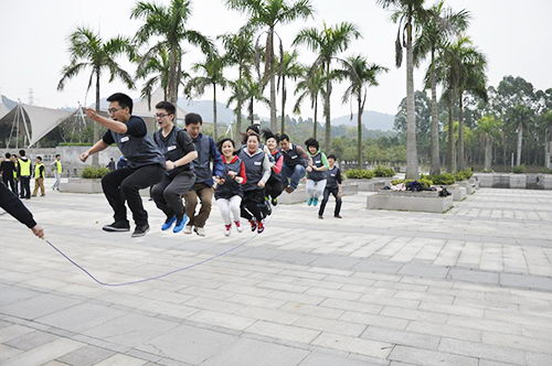 跑累了，我們想在空中飛一會(huì)兒~